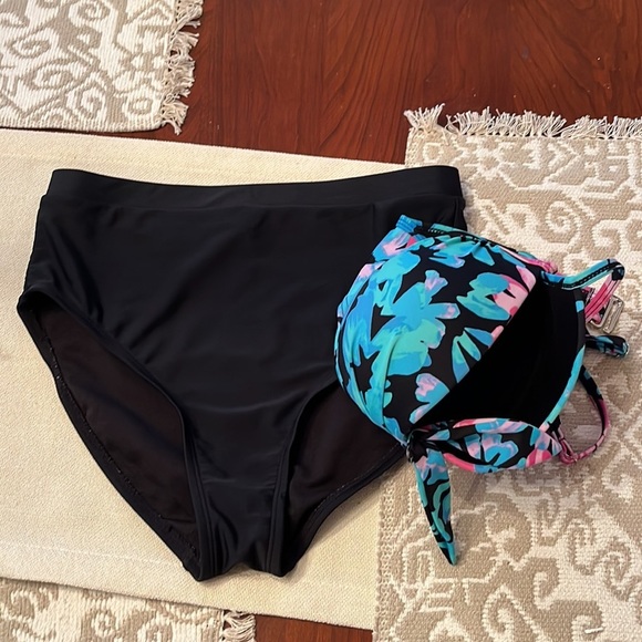 SO Medium Bikini with Padded Bra in EUC - Picture 6 of 6